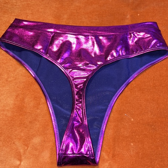 Cheeky High Waisted Bottoms - Picture 3 of 11